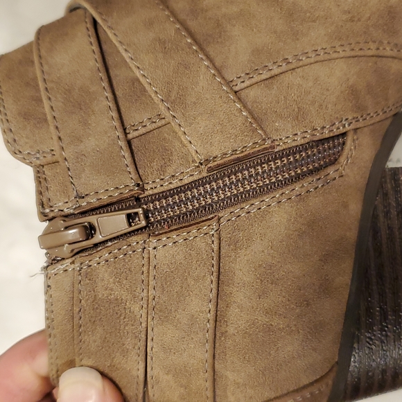 Indigo rd. Booties size7. Like New! - Picture 10 of 10